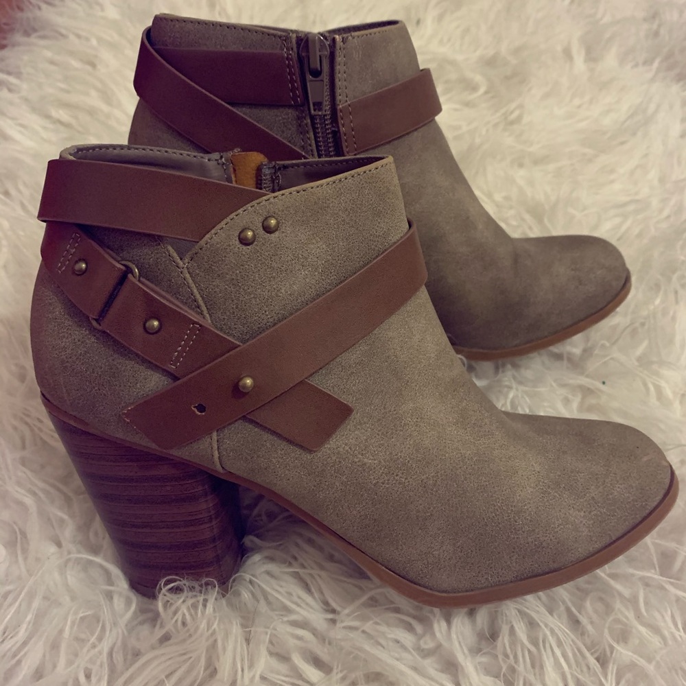 Suede beige brown heel booties